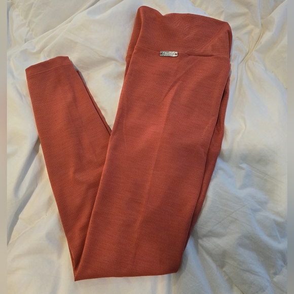 New Bombshell Sportswear Refined Ribbed Leggings NWT - M - Picture 6 of 7